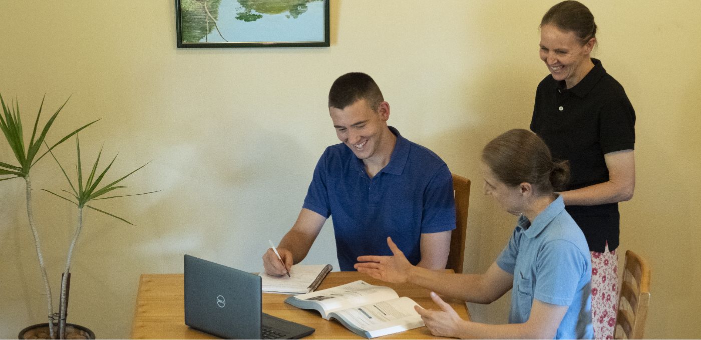 English-teachers-in-Asuncion-Primavera-English@2x